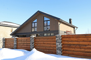 Элегантный фасад и свесы: монтаж планкена в Gatchina Villages - 2