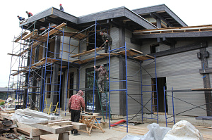 Масштабная реконструкция загородного дома: термоясень, фахверк с историей и идеальная геометрия каждого элемента