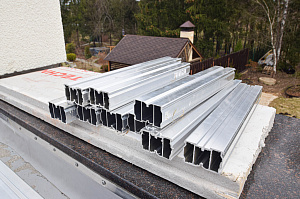 Инженерное совершенство: регулируемые опоры, алюминиевые лаги и термоясень для вашей кровли