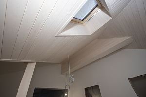 Лесобиржа-Спб: Элитная отделка потолка ангарской сосной в 