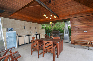 Скрытый крепёж, цеховая покраска и сибирская лиственница: почему этот проект в Мысе Удальцово не требует внимания уже 4 года