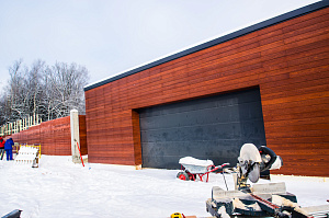 гараж и забор из планкена