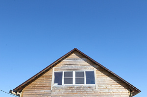 Не просто обшивка, а комплексное решение: вентилируемый фасад, индивидуальный водосток и единый стиль — дом, который будет служить десятилетиями