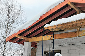 Не просто баня, а место силы: проект с парной на троих, уютной комнатой отдыха и крытой террасой