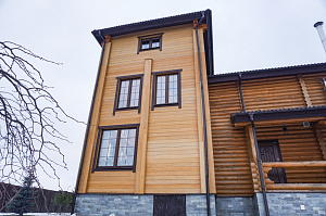 отделка фасада бруса планкеном