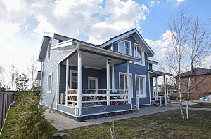 Низкий сорт — высокий результат: дымчато-синий фасад из лиственницы ВС от Лесобиржи - СПб