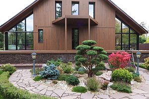 Скрытый крепёж САМО, цеховая покраска и масло Renner: почему термоясень — лучший выбор для статусного дома в Ленинградской области