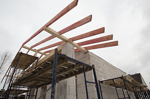 Не просто баня, а место силы: проект с парной на троих, уютной комнатой отдыха и крытой террасой