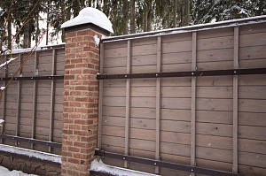 Инженерное совершенство в каждой детали: от фундамента до защитных отливов в проекте забора