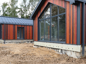 Поместье «Алексеевское»: фасад из термососны в четырех цветах — смелое решение для взыскательных владельцев

