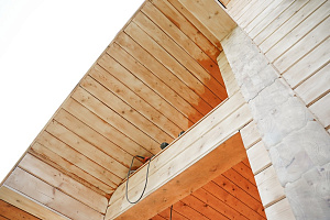 Реставрация и комплексная защита фасада двухэтажной бани в Верховский