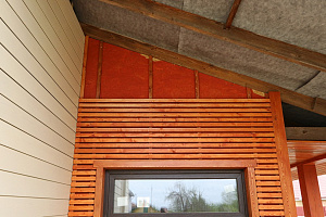 Фасад с характером: Сочетание лиственницы, сосны и камня в Honka Family Club