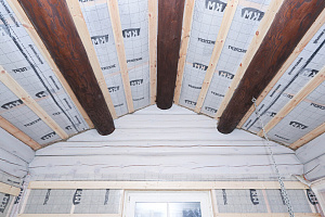 Как выглядит дом-баня из лафета внутри, когда покраска сделана по уму