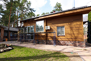 Бревенчатый дом больше не нуждается в ремонте каждые 5 лет: как вентилируемый фасад и цоколь White Hills решили проблему навсегда