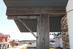 Фасад в стиле Шале: Изысканный коттедж в Новом Щеглово от Лесобиржи-Спб