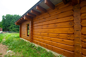 От шлифовки до финишного блеска: 10 дней работы, 10 лет защиты — покраска бруса от Лесобиржи-Спб