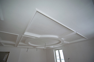 монтаж кесонных потолков