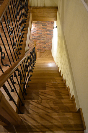 лестница из лиственницы