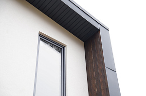 Премиальная отделка фасада и террасы лиственницей: проект ЛесоБиржи на Ладожские Берега