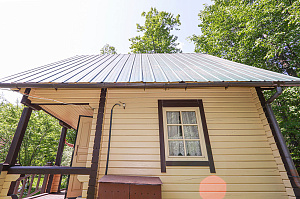 Элегантное обновление деревянных построек в Луговом: профессиональная покраска и защита от Лесобиржи-Спб