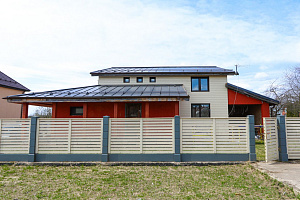 Фасад с характером: Сочетание лиственницы, сосны и камня в Honka Family Club