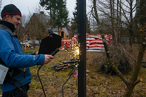 сварка металлических столбов