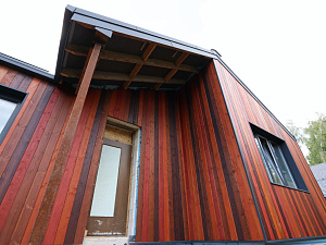 Поместье «Алексеевское»: фасад из термососны в четырех цветах — смелое решение для взыскательных владельцев

