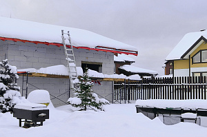 Не просто баня, а место силы: проект с парной на троих, уютной комнатой отдыха и крытой террасой