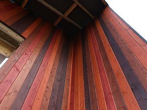 Поместье «Алексеевское»: фасад из термососны в четырех цветах — смелое решение для взыскательных владельцев

