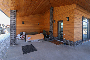 Современный комбинированный фасад: преображение коттеджа в КП 