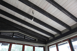 Масштабная реконструкция загородного дома: термоясень, фахверк с историей и идеальная геометрия каждого элемента