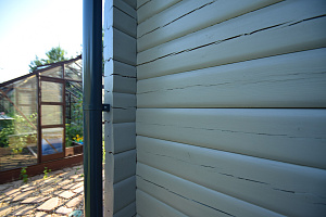 Финская надежность и русское брусовое зодчество: реставрация дома в Никольском краской Tikkurila Vinha