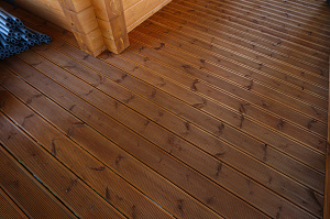 Карцево: шлифовка и покраска дома из клеёного бруса для «Нордвуд» — защита Tikkurila Pinja W-Oil (5070) и акценты RAL 7024