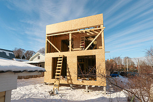 Современный каркасный дом с эксплуатируемой кровлей у Озера Врево