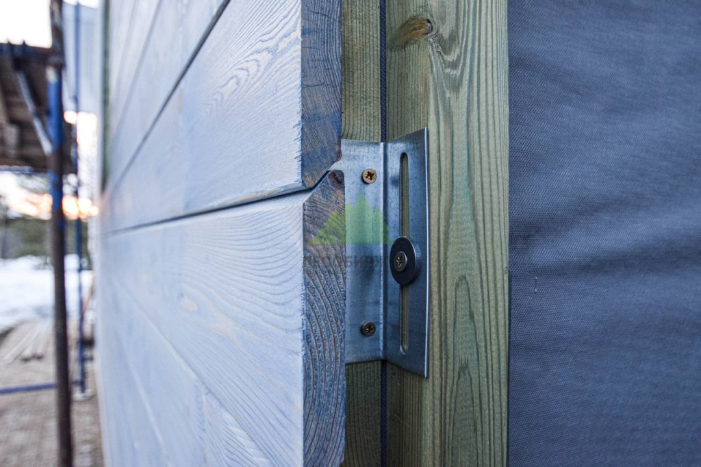 skolzyashchij-krepezhnyj-ugolok-v-sostave-podsistemy-s-smontirovannym-gorizontalno-plankenom skolzyashchij-krepezhnyj-ugolok-v-sostave-podsistemy-s-smontirovannym-gorizontalno-plankenom