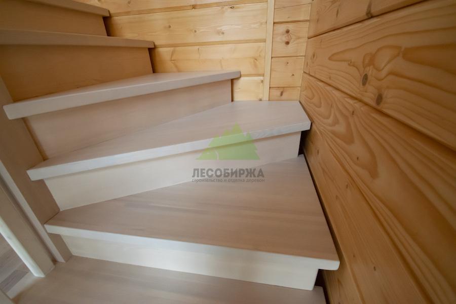 лестница из лиственничного мебельного щита