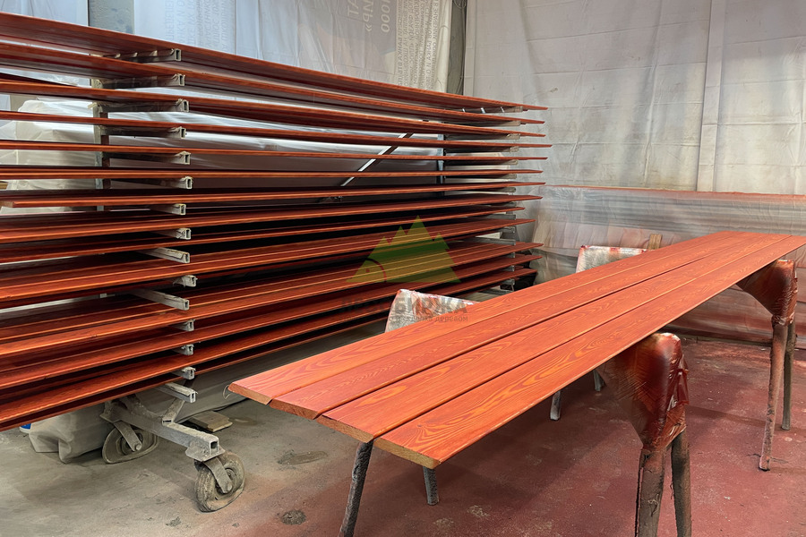 Лиственничный планкен покрытый аквалазурью BIOFA Лиственничный планкен покрытый аквалазурью BIOFA