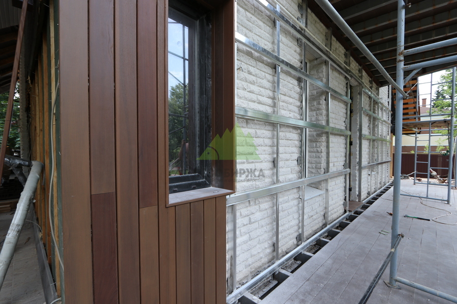 Монтаж планкена на вентилируемый фасад Монтаж планкена на вентилируемый фасад