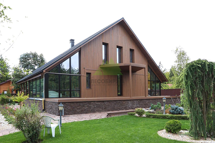 Отделка термоясенем вертикально termoyasen-smontirovannyj-na-kirpich.jpg